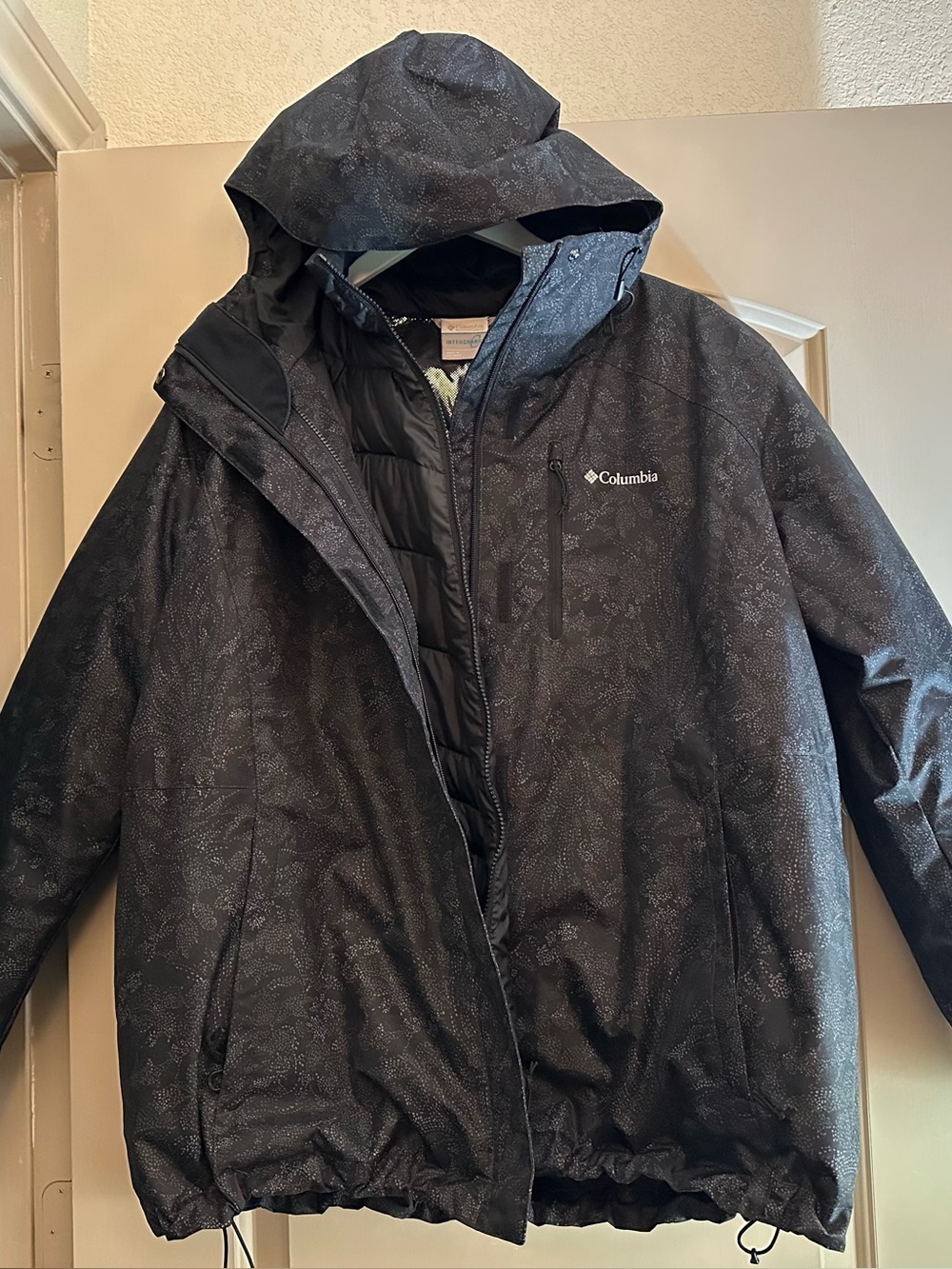 Columbia interchange ski jacket and puffer jacket. 2X